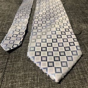 Kenneth Cole reaction blue silk men’s neck tie